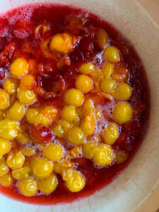 Wildpflaumen_02 Die rezeptgrundlage bilden die im Backofen gerösteten, wilden Mirabellen