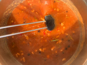 Wildpflaumen_03 Zubereitung einer Würzsauce aus wilden Pflaumen